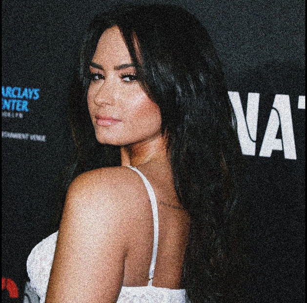 12.02 ·♡ ❝Life becomes more peaceful when you eliminate toxic people and toxic habits.❞ - So in love with your eyes