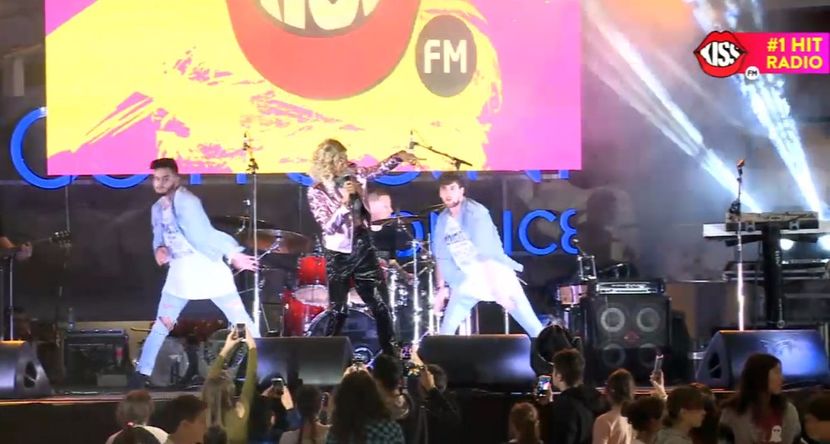 bandicam 2017-02-14 20-42-15-065 - 01 Ereteam concert KISS FM