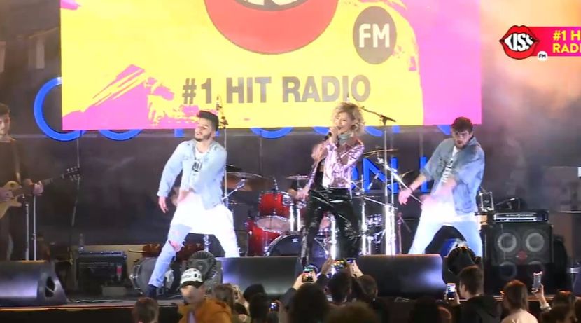 bandicam 2017-02-14 20-42-32-943 - 01 Ereteam concert KISS FM