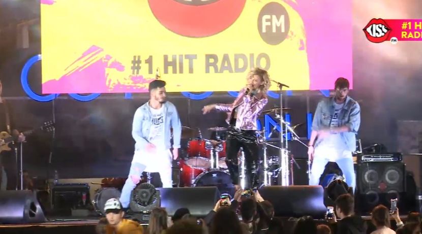 bandicam 2017-02-14 20-42-33-296 - 01 Ereteam concert KISS FM
