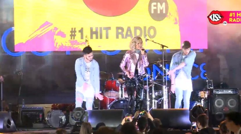 bandicam 2017-02-14 20-42-34-482 - 01 Ereteam concert KISS FM