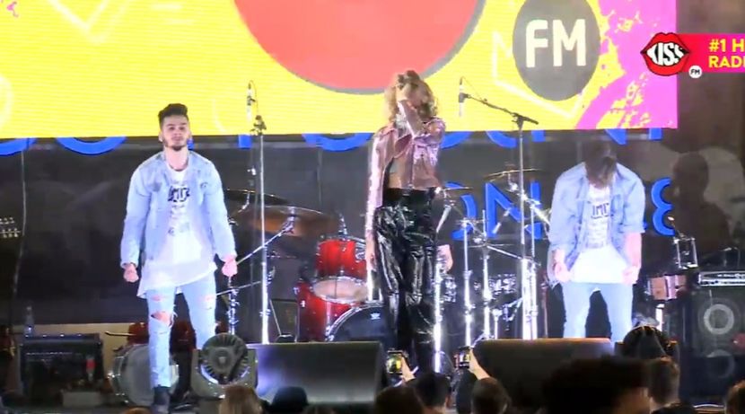 bandicam 2017-02-14 20-42-58-137 - 01 Ereteam concert KISS FM