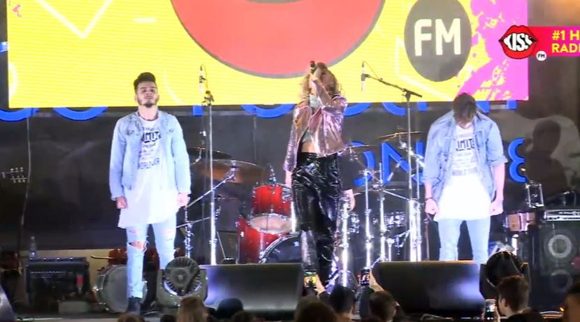 bandicam 2017-02-14 20-42-58-710 - 01 Ereteam concert KISS FM