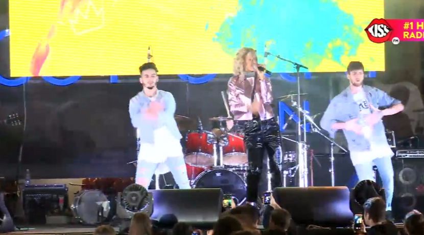 bandicam 2017-02-14 20-42-59-706 - 01 Ereteam concert KISS FM