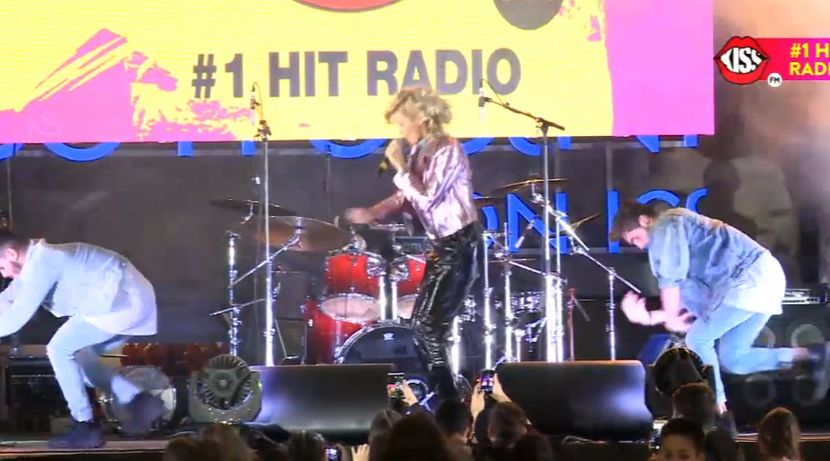 bandicam 2017-02-14 20-43-13-361 - 01 Ereteam concert KISS FM