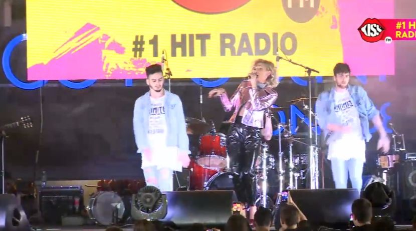 bandicam 2017-02-14 20-43-27-115 - 01 Ereteam concert KISS FM