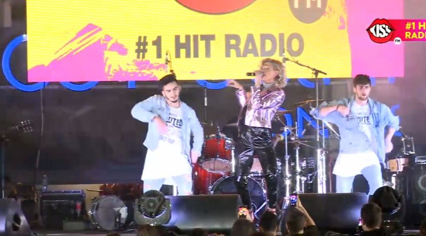 bandicam 2017-02-14 20-43-27-550 - 01 Ereteam concert KISS FM