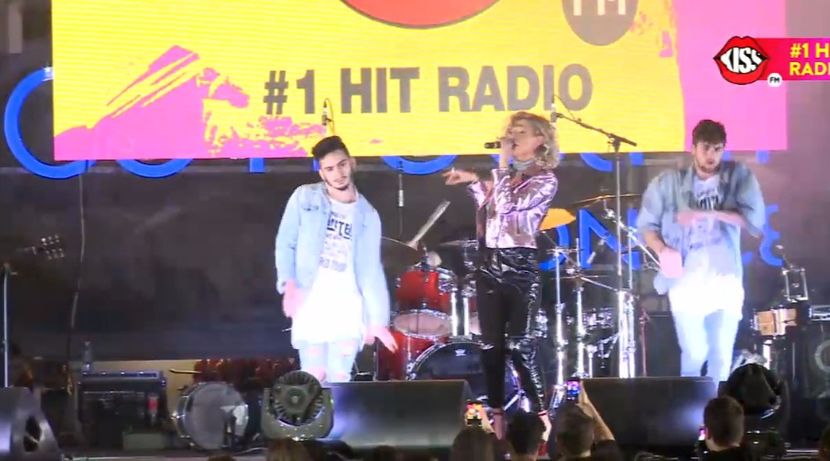 bandicam 2017-02-14 20-43-27-754 - 01 Ereteam concert KISS FM