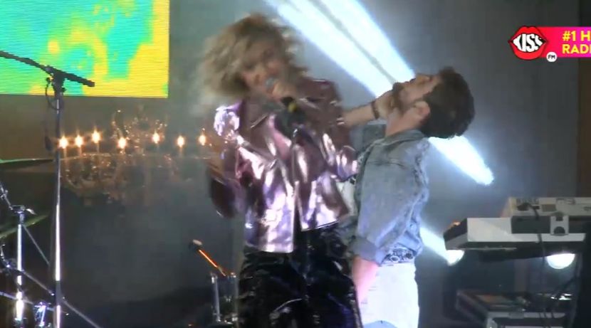 bandicam 2017-02-14 20-43-35-702 - 01 Ereteam concert KISS FM