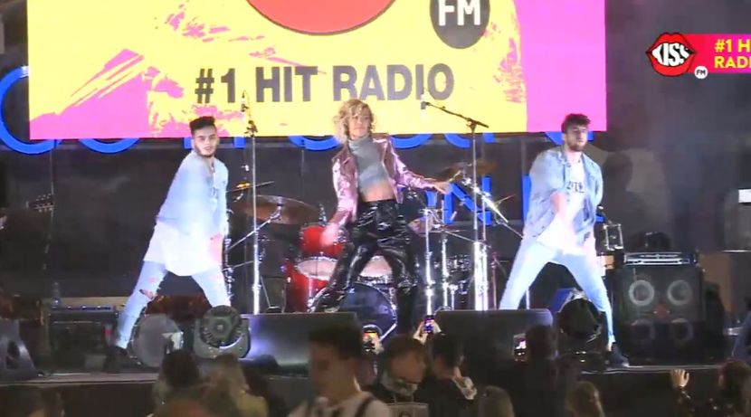 bandicam 2017-02-14 20-44-21-062 - 01 Ereteam concert KISS FM