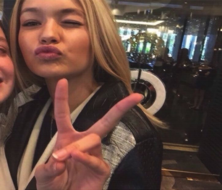 〈r̠̠un̠a̠♡ay̠·ᶤᶰ·dǝɹn◦〉 Așa spun toți. Păi și? Chat-ul e deschis, liber și gratis așa că haide, -cl - S01xEp06 - forgive my sensuality