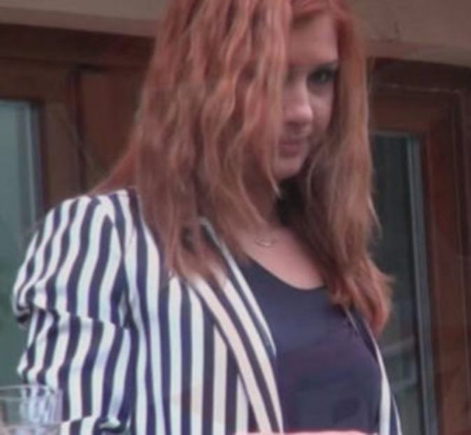 102635984_JLAVGHK - a Alina - Ali poze noi dar puse recent 07