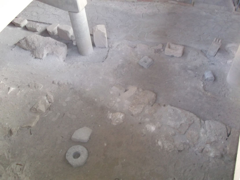 ruine arheologice afara in curte - prima zi de pelerinaj