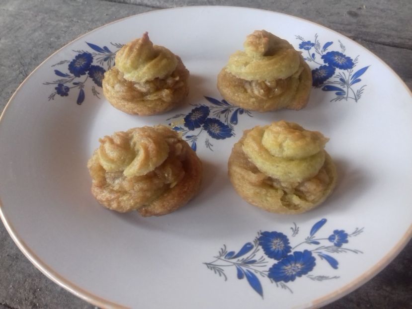 Choux a la creme cu mere - Retete 1