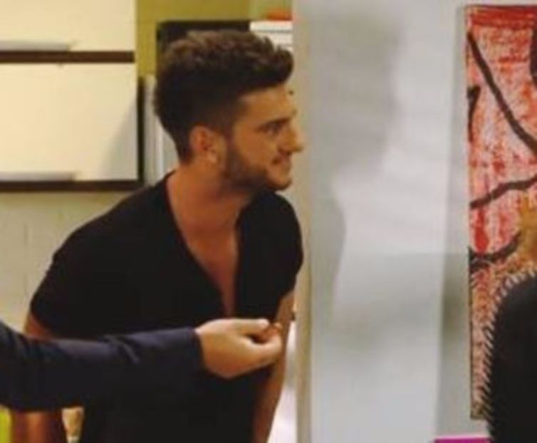 104988919_TWFTHUO3 - 01 andrei - pmv