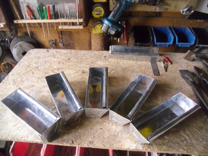 7lei buc. - HRANITORI PENTRU CEREALE