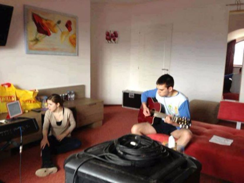 102643674_MYPLXGB - 01 one - pmv - 2