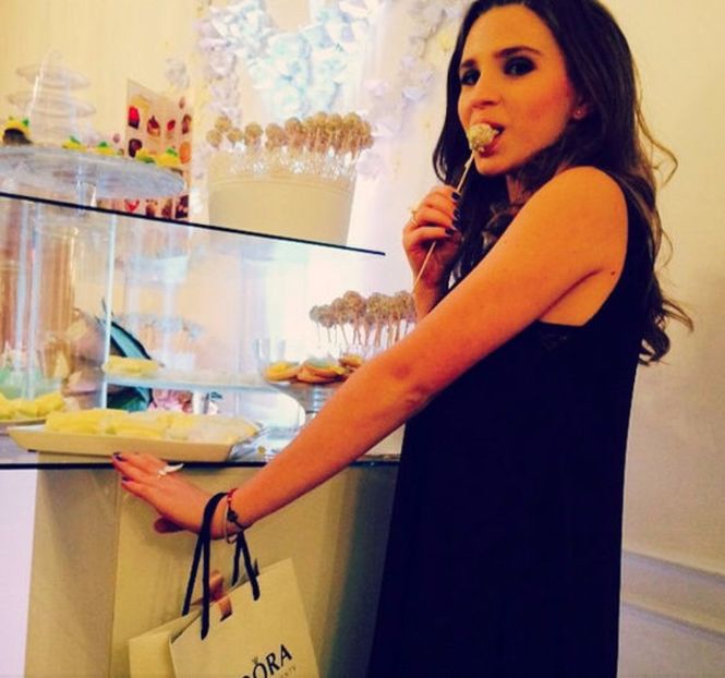 102887986_VTZRYUN - 01 cc - pmv - 2