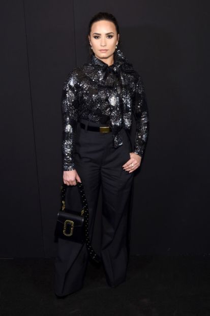 Marc+Jacobs+Spring+2017+Runway+Show+Backstage+W5gQ9hqLYcAl - demi lovato