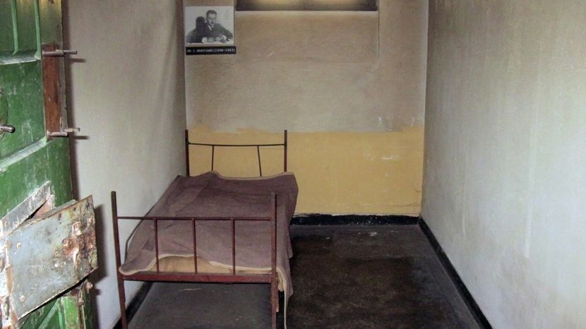 Celula in care a fost ucis profesorul Gheorghe Bratianu - 2017 3