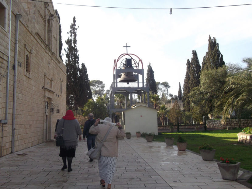 ajunsi in varf, unde este Bserica Schimbarii  la Fata - a doua zi de pelerinaj