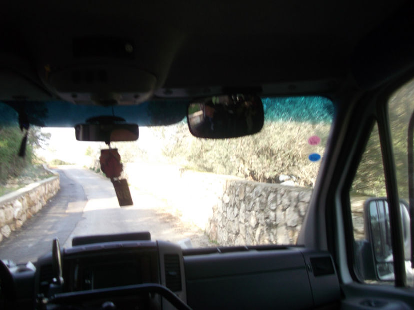 drumul pe munte , inapoi spre poalele muntelui - a doua zi de pelerinaj