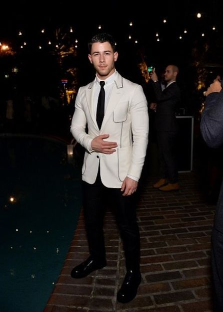 CzQv1AKXUAAh-6F - nick jonas