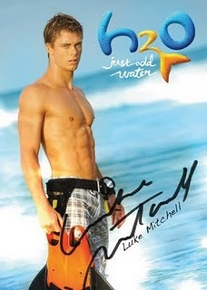luke-mitchell-signature-h2o-just-add-water-8550642-444-623