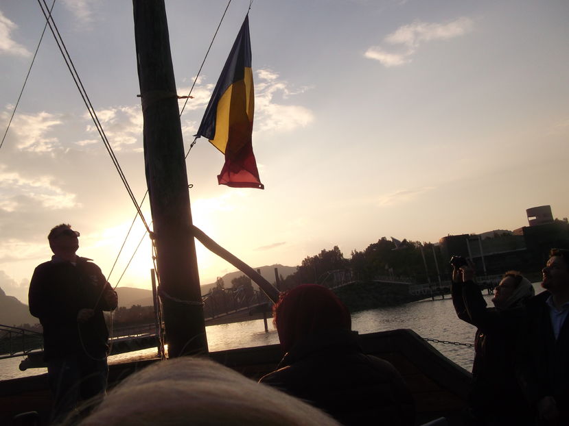 se ridica steagul Romaniei - a doua zi de pelerinaj