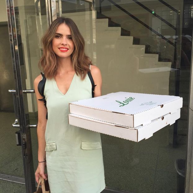 CtXgvTGWIAArVQv - shelley hennig