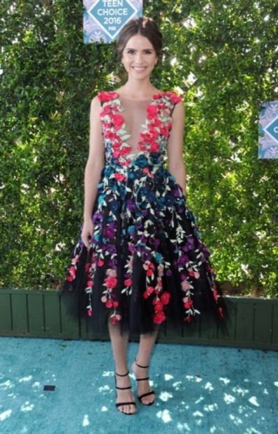 Shelley-Hennig-teen-choice-awards-512x800 - shelley hennig