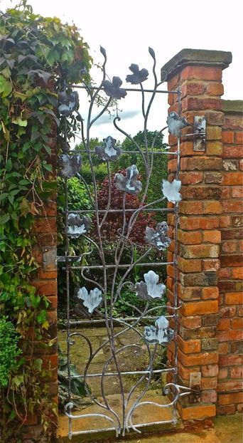 garden-gate-design-decorative-flowers-beautiful-dekoideen - Ferro - lamiera traforata