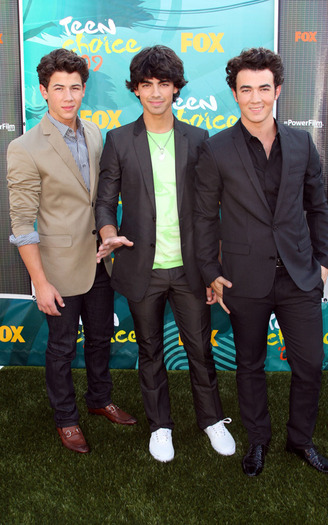 jonas-brothers-899-10 - jonas brothers