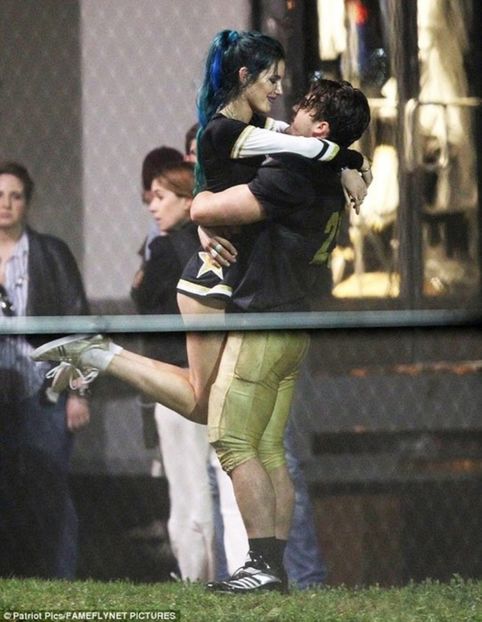 large (2) - bella thorne