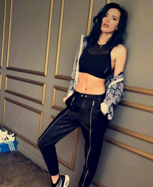 large (8) - bella thorne