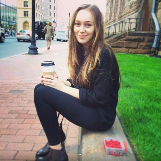 large (6) - alycia debnam