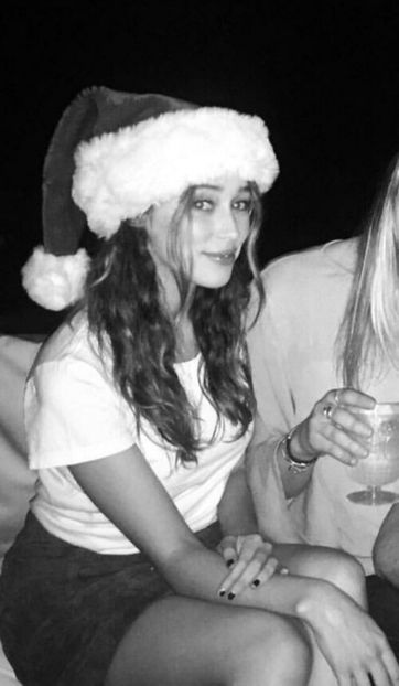 large (8) - alycia debnam