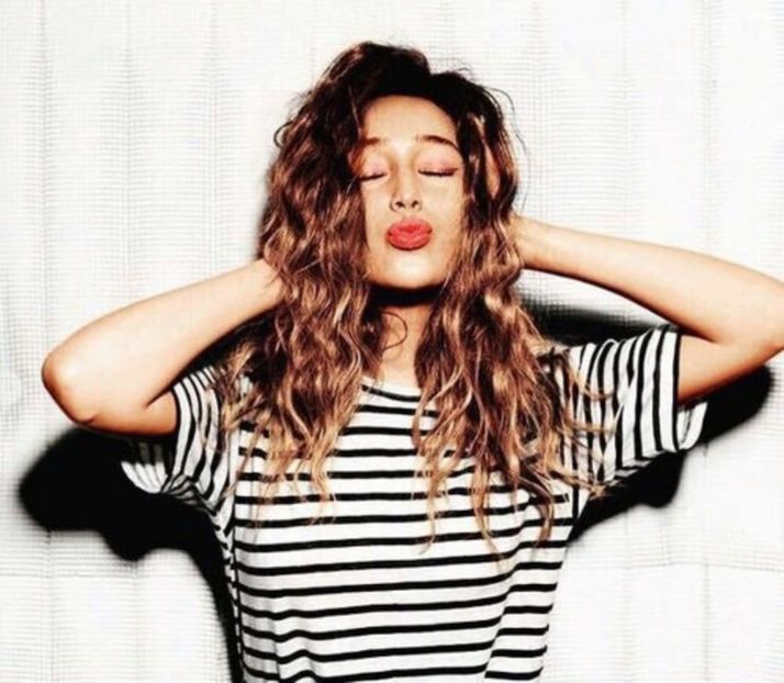 large (16) - alycia debnam