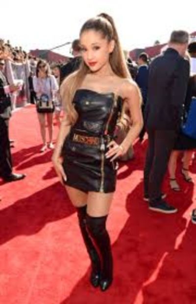 descărcare (2) - Ariana Grande la covorul rosu