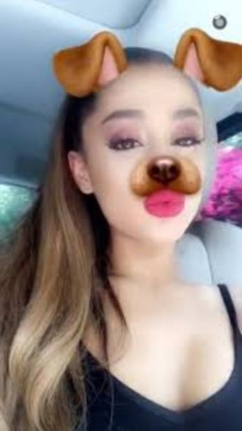 descărcare - SNAPHAT Ariana Grande