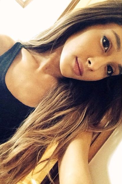 2 - SELFIE ARIANA GRANDE