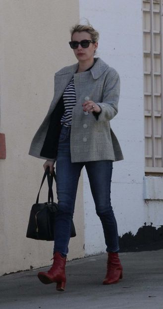 emma-roberts-out-and-about-in-beverly-hills-january-19-2017_120093100 - emma roberts s