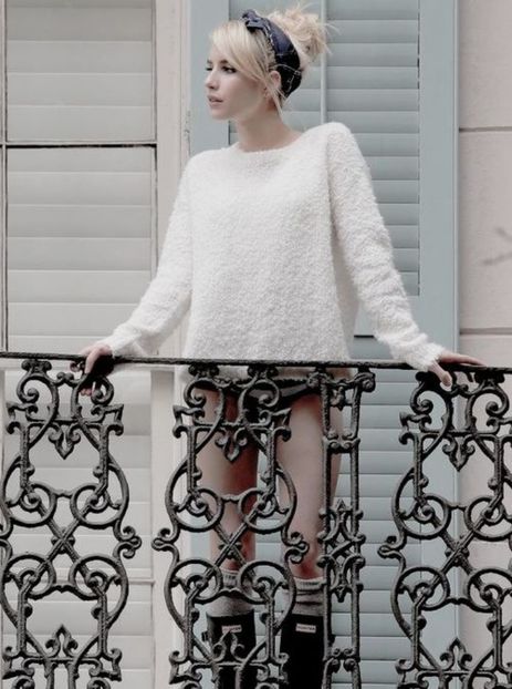 large (20) - emma roberts s