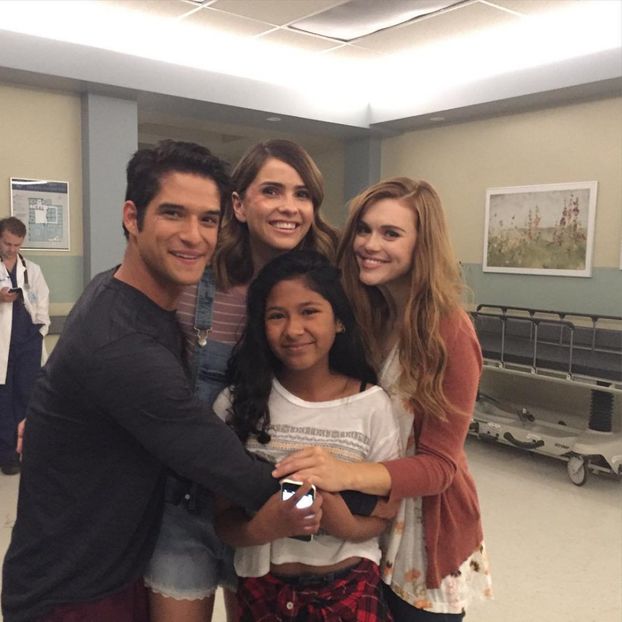 CkjKksYUYAEuOG3 - teen wolf cast