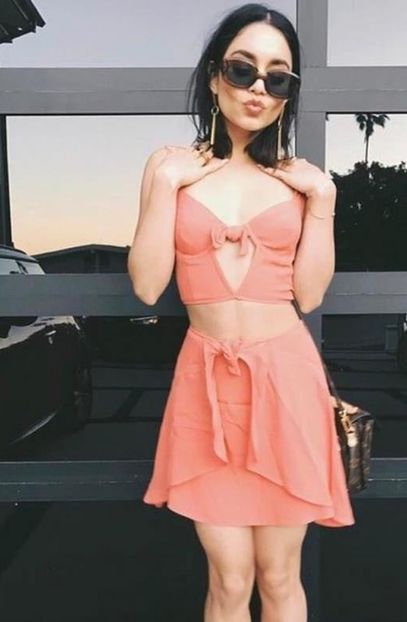 Vanessa-Hudgens-vanessahudgens-2017-03-16_L2ZrMXFPbkRaRmttV0U1Znhna0dmS242RnNOQT0vMHgwOjUyNHg3ODYvND - vanessa hudgens