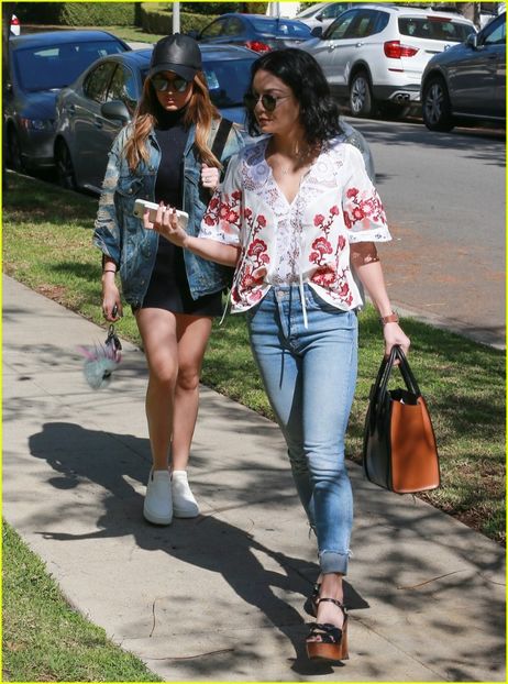 vanessa-hudgens-hangs-out-with-ashley-tisdale-03 - ashley tisdale