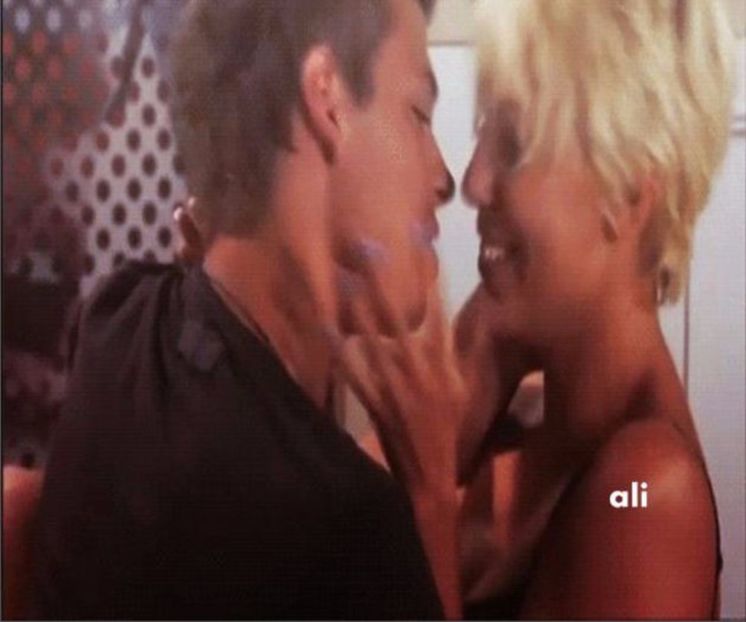 107053910_WMGCNFC - 01 sara si cristi - pmdm