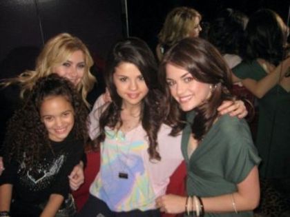 selena and her friends - Album pentru Michayla