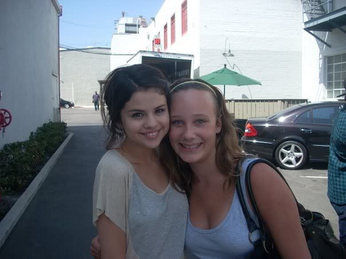 selena and her fan