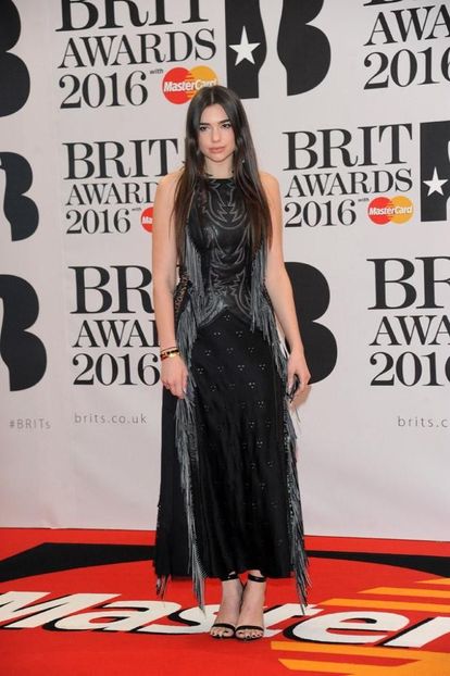 dua-lipa-3eba77ad7e10ec1594e7af3c69df05bc098e3ec6.jpg.pagespeed.ce.rg7mREWbX3 - dua lipa